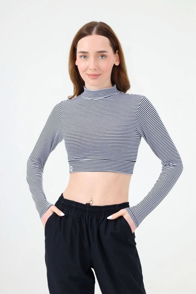 BALIKÇI YAKA İNCE ÇİZGİLİ CROP BODY SİYAH BEYAZ